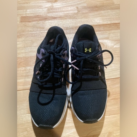 Under Armour sneakers in size 7.5 in EUC. Black & white with purple accents - Picture 7 of 8